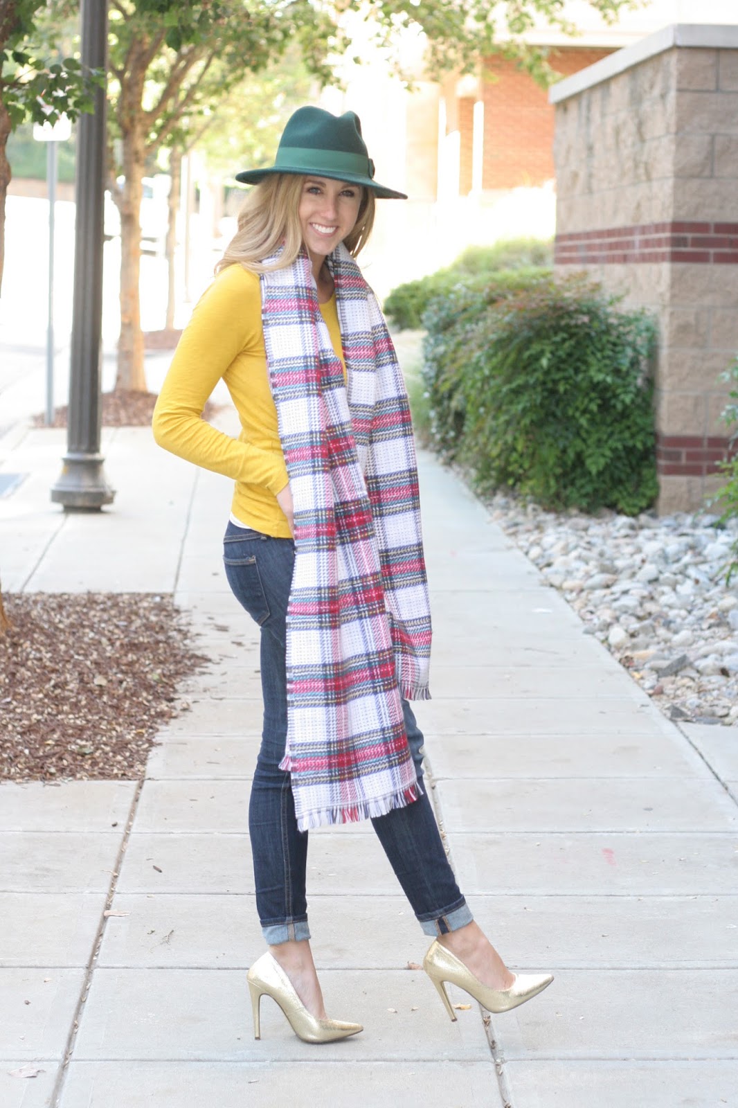 Metallic_gold_pointed_toe_pumps Metallic_gold_pointed_toe_pumps