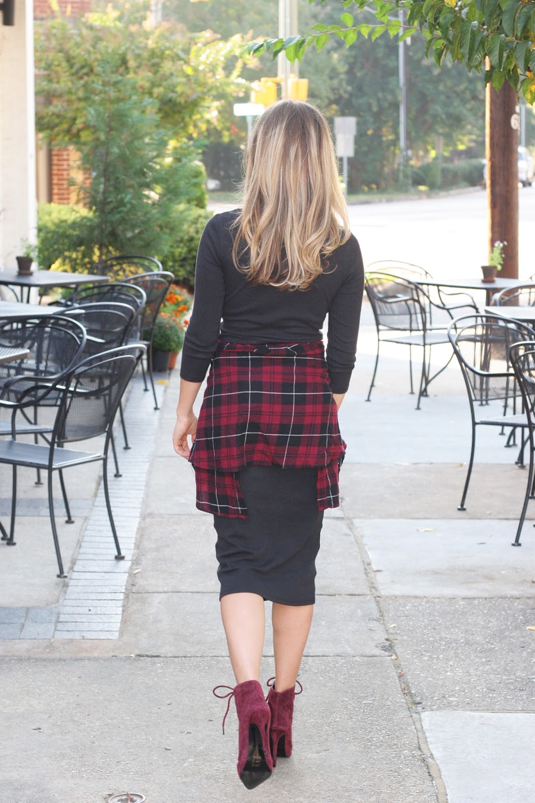 Charcoal-midi-dress-with-marsala-shoes-and-plaid Charcoal-midi-dress-with-marsala-shoes-and-plaid
